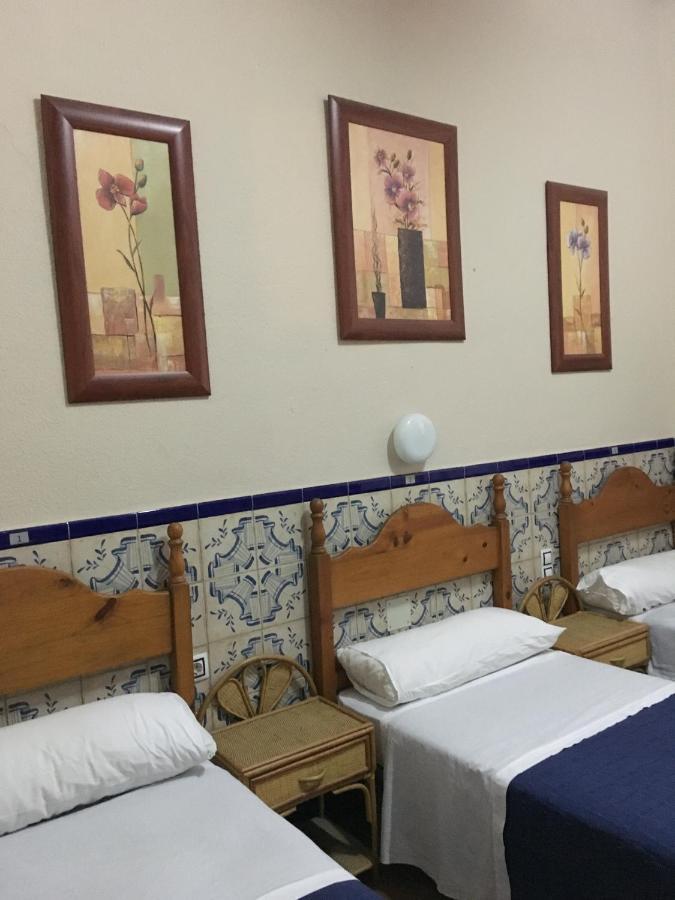 Pension Lisdos Севилья Экстерьер фото