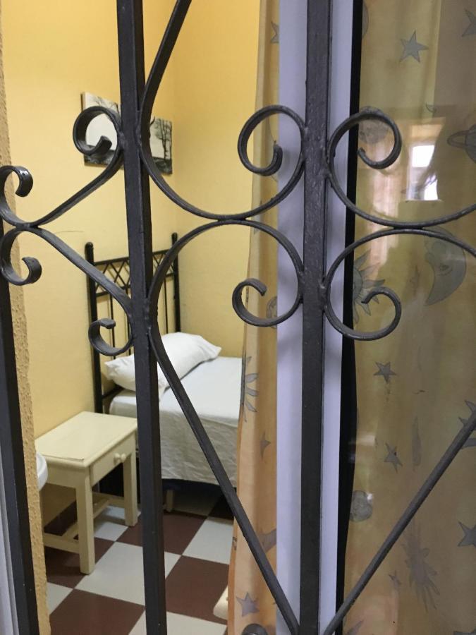 Pension Lisdos Севилья Экстерьер фото